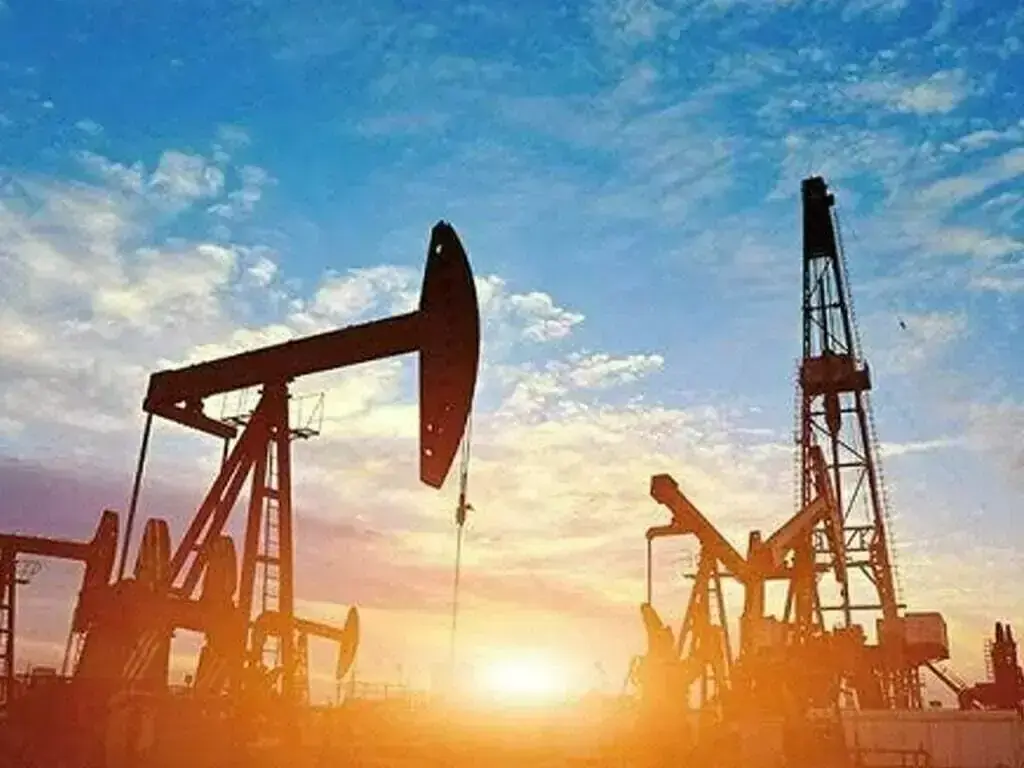 Oil falls but head for 8pc weekly gain