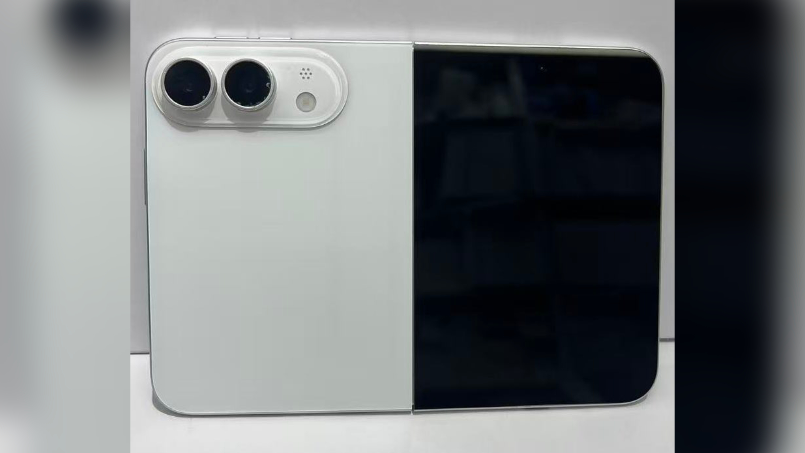 iPhone Ultra's Two Selfie Cameras Could Sit in the Same Corner