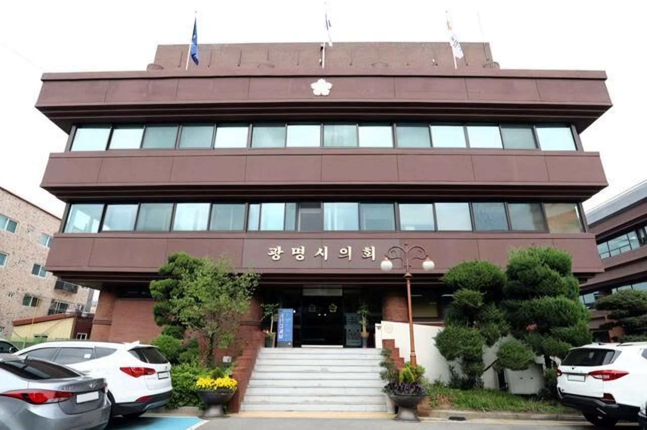 Councilor says he 'only had coffee' at hotel with woman, faces disciplinary action
