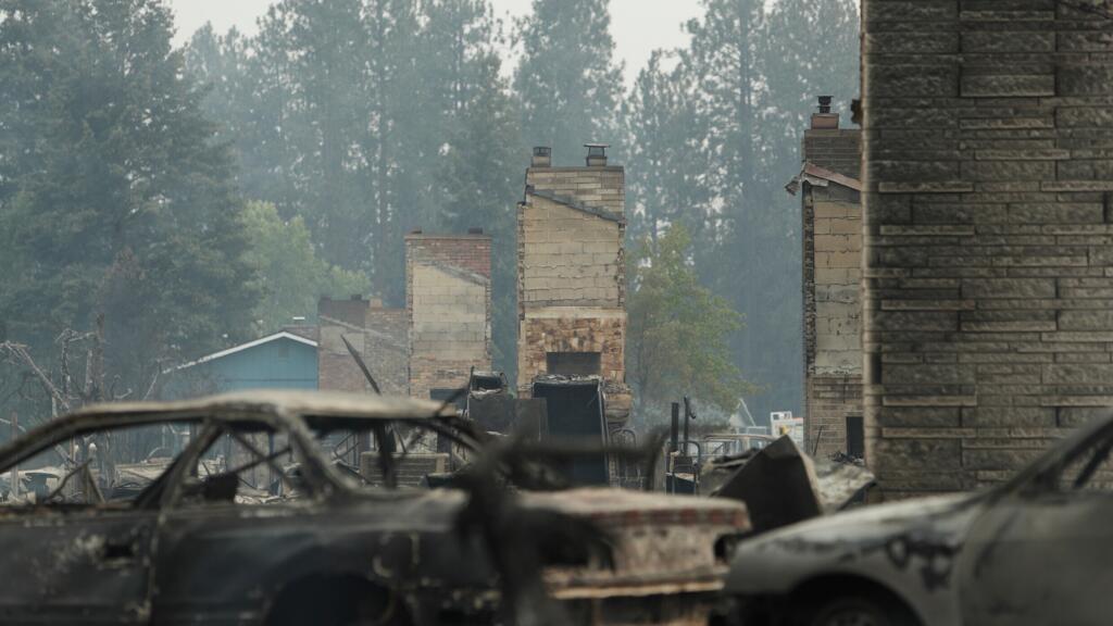 Fast moving wildfires raze neighborhoods in US northwest city of Spokane