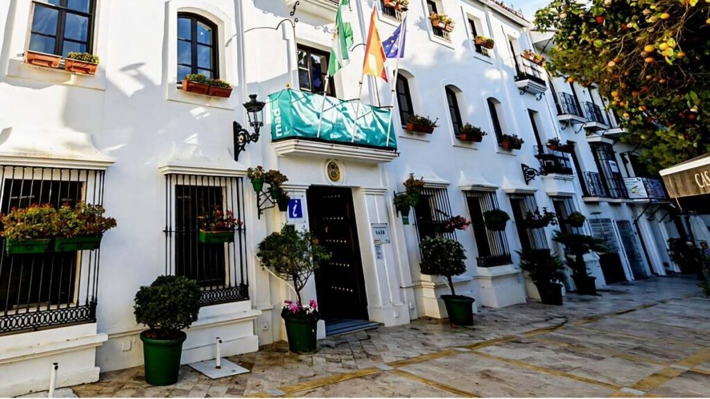 Discover the work of Michael Ruiz Molina in Estepona this summer