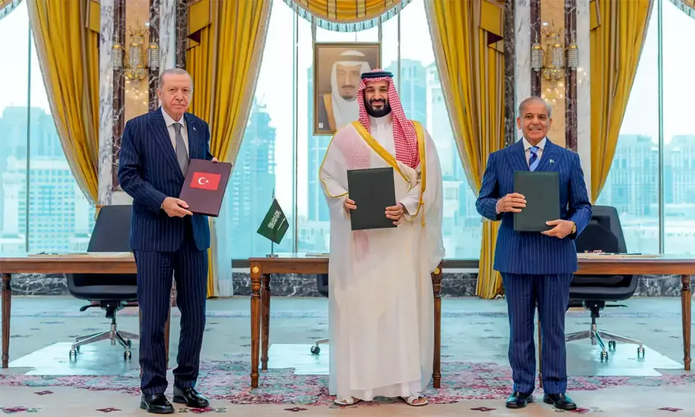 Erdogan eyes expansion of regional defence pact
