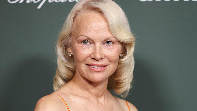 Pamela Anderson, 59, steals the spotlight in Venice without a trace of makeup