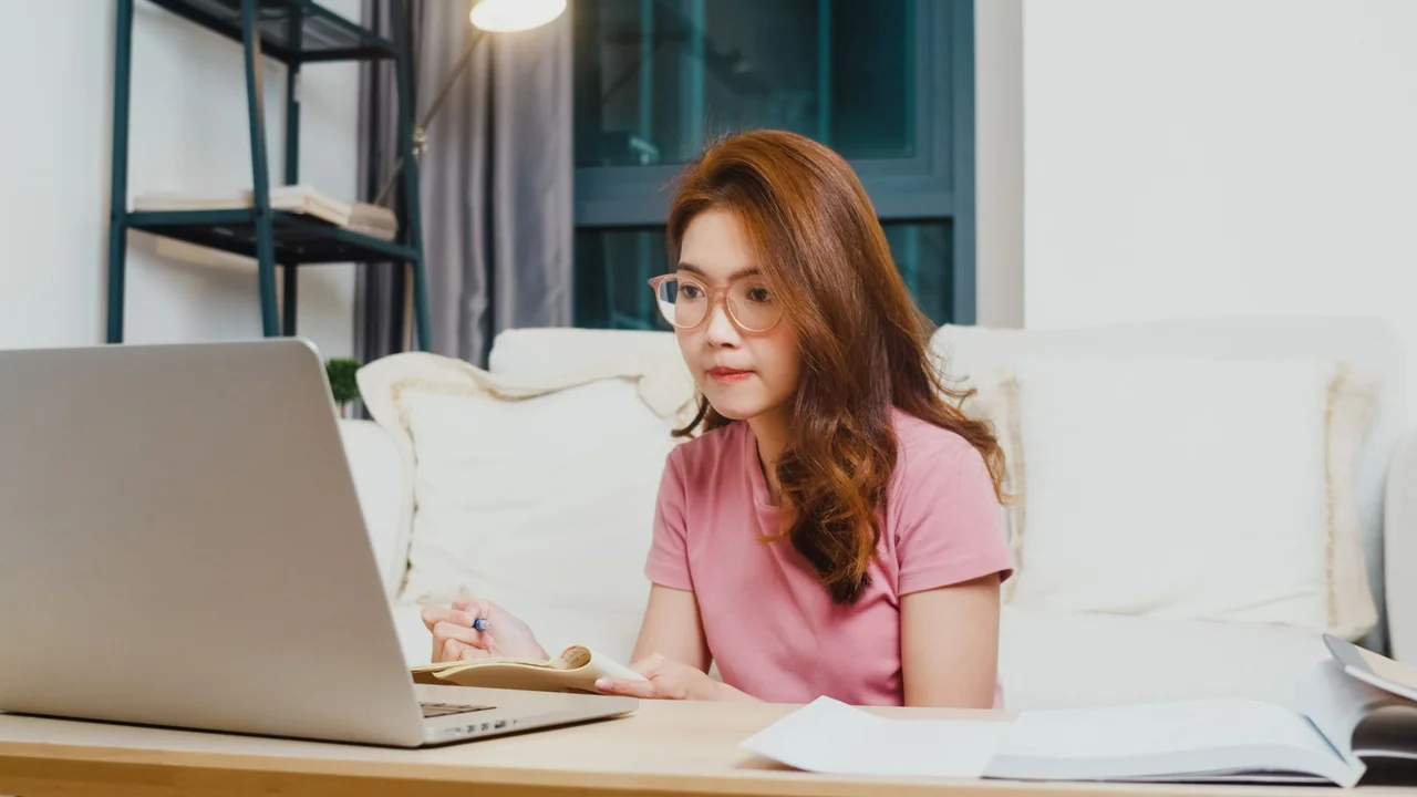 ‘I’ve done 5 internships and I’m still being offered internships instead’: NUS student frustrated as she struggles to land a full-time job