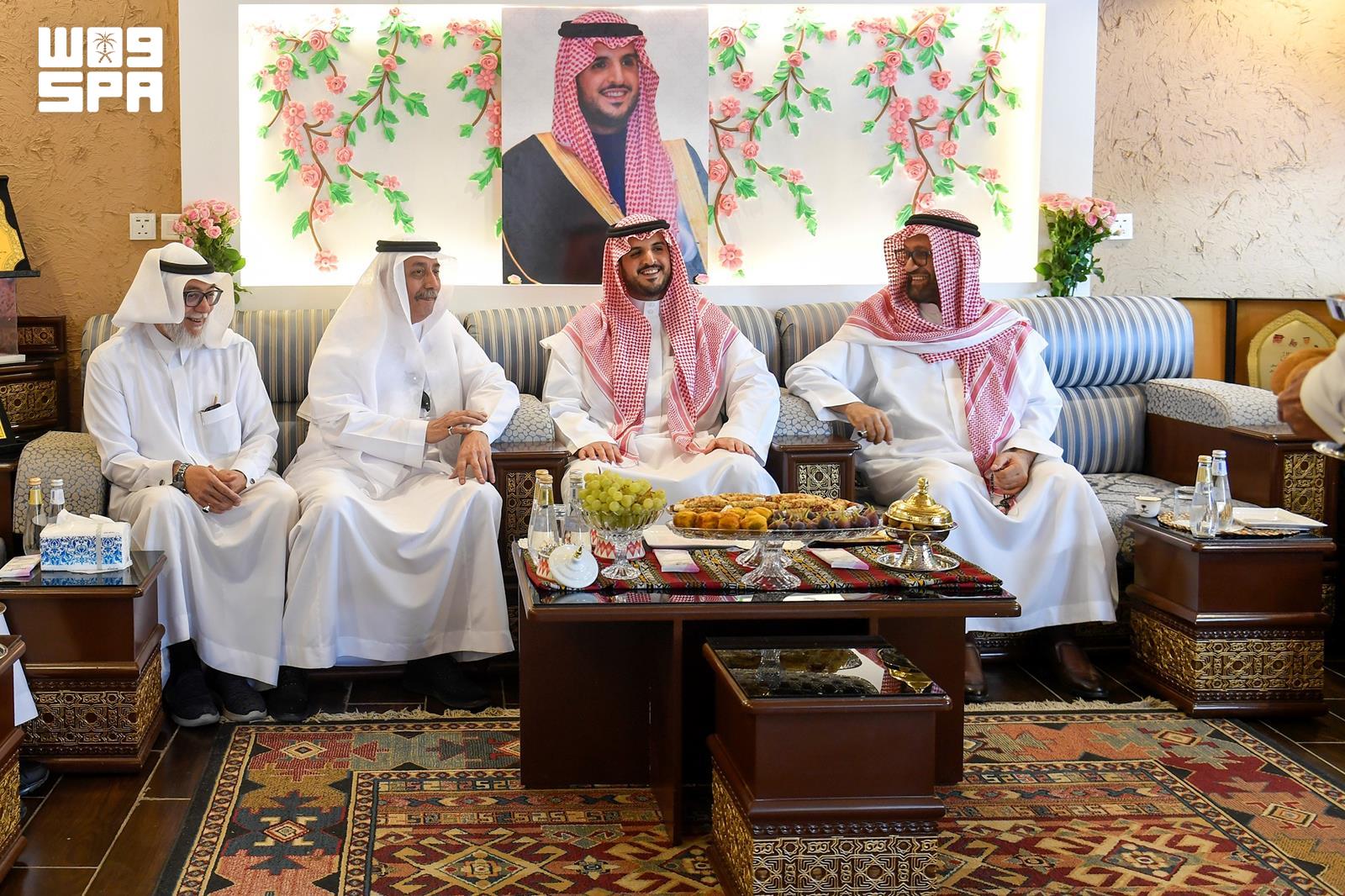 Taif governor visits Al-Kamal farm and factory to boost tourism