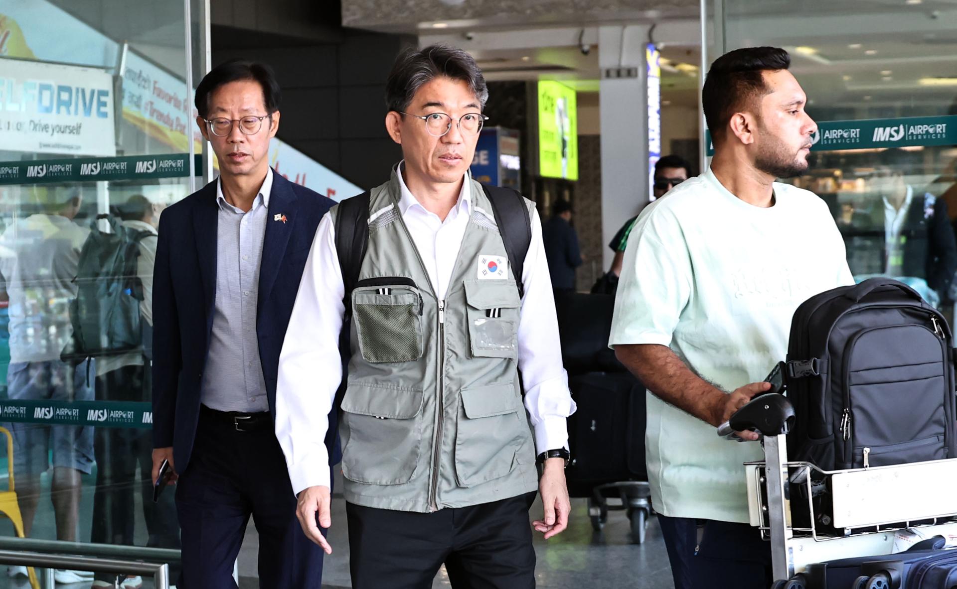Korea to consult with Nepal on resumption of search, rescue efforts: Seoul official