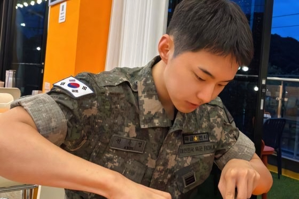 SEVENTEEN's Hoshi tears ACL while rehearsing for military performance