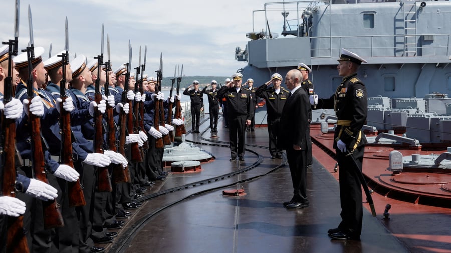 Ukraine war: Ukraine reports attack on Russian warships in Novorossiysk