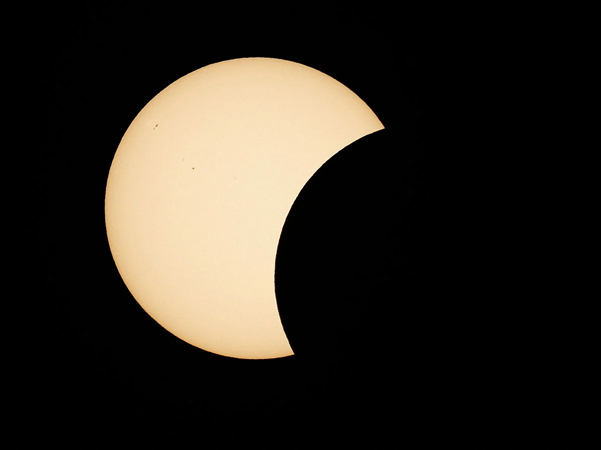 Start of partial eclipse in several regions of Spain