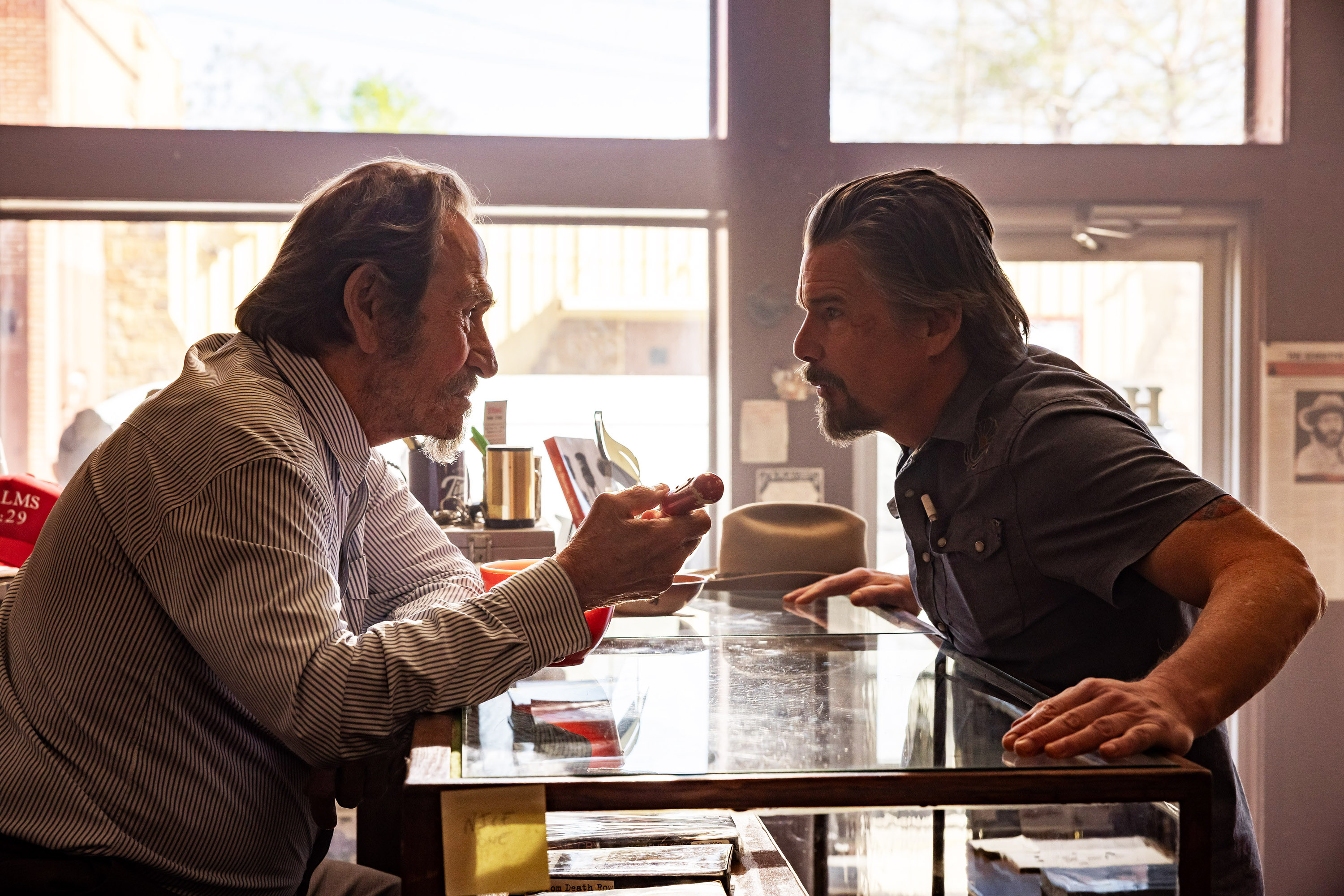 ‘The Lowdown’ Gets Season 2 Release Date At FX; First Photos Of Tommy Lee Jones & Betty Gilpin