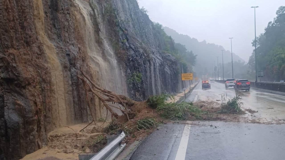 NSE southbound lane near Menora Tunnel reopens after slope deemed safe