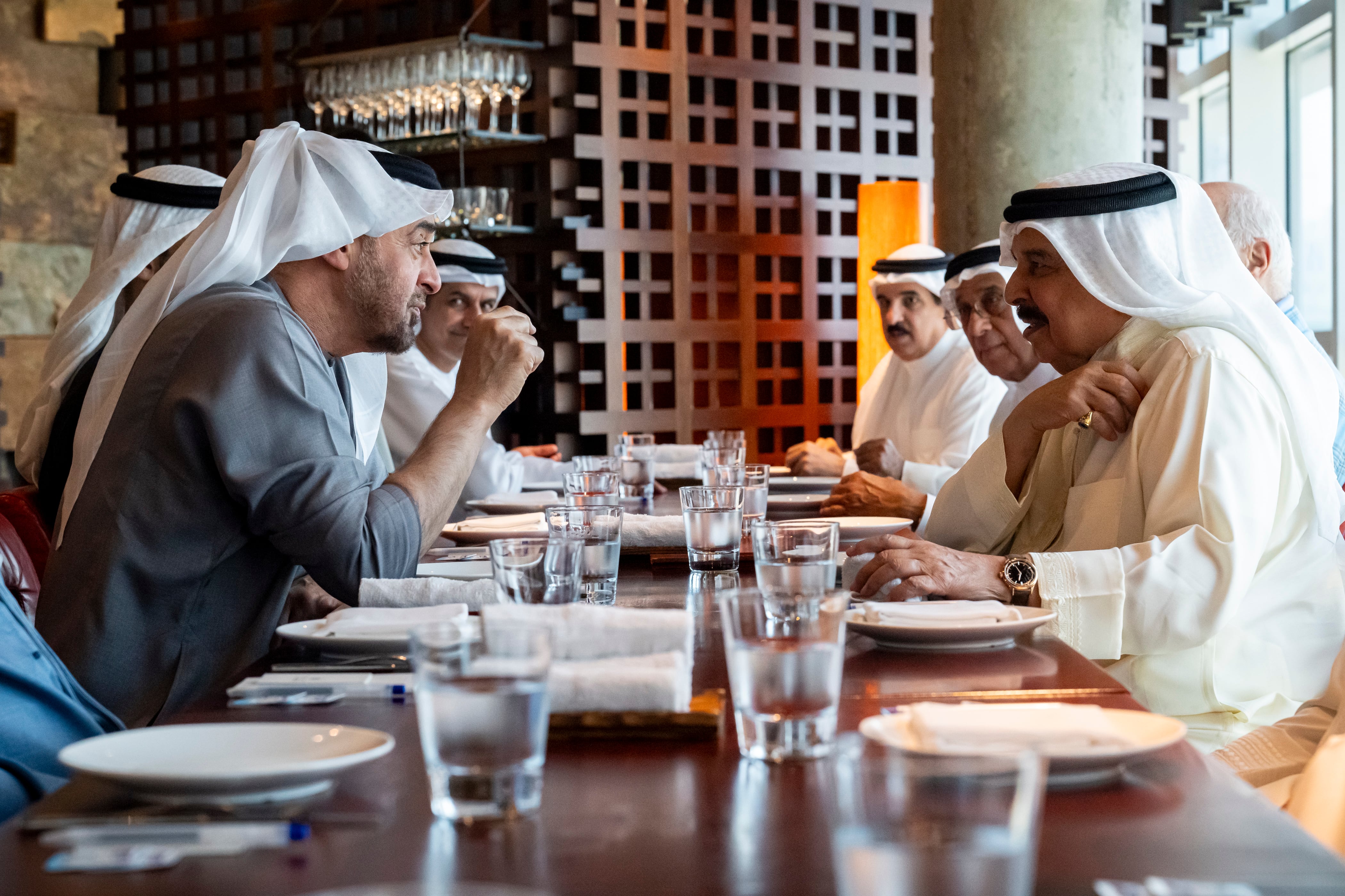 President Sheikh Mohamed discusses regional stability with Bahrain’s King Hamad