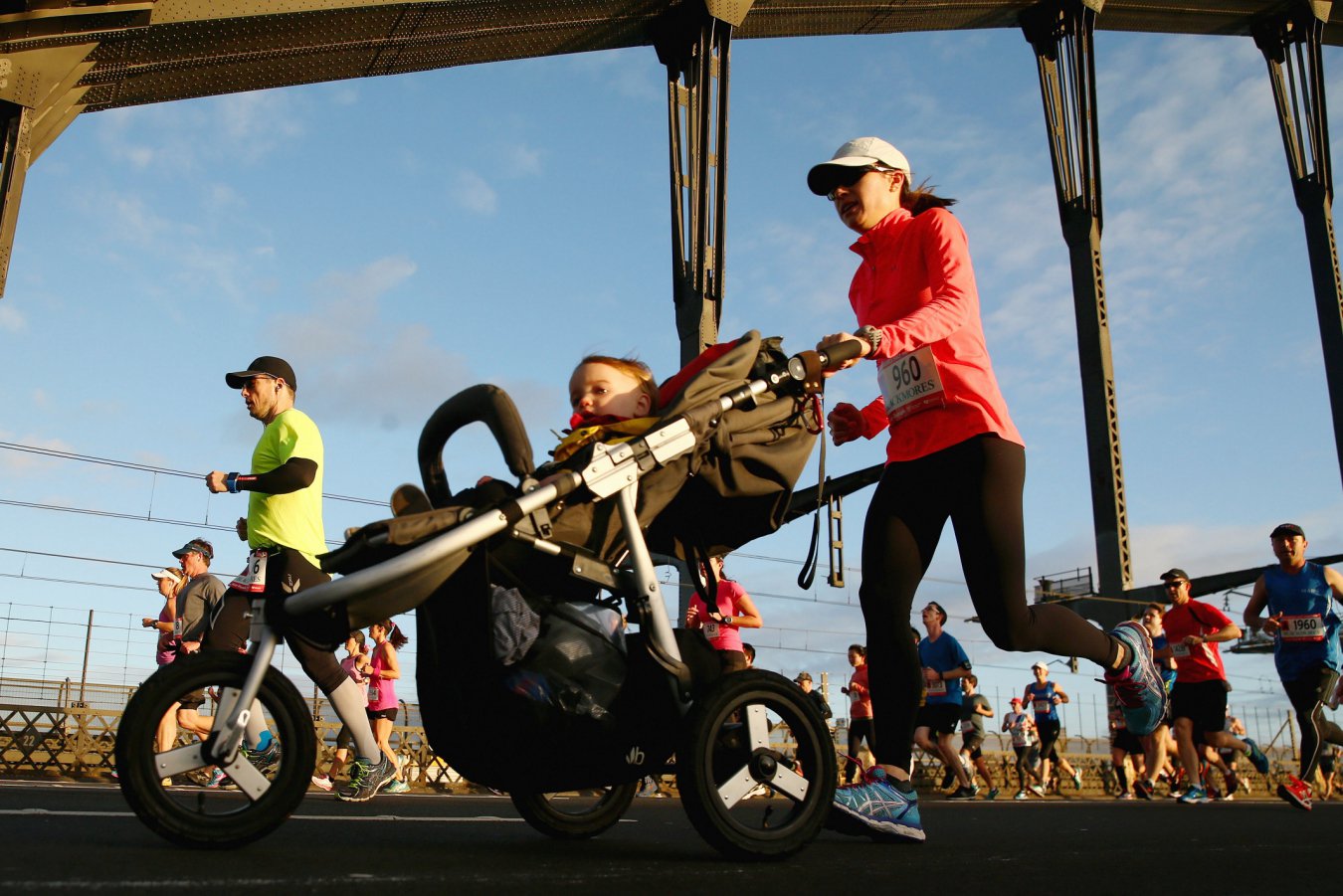 Running with a stroller seems to reduce the risk of injuries