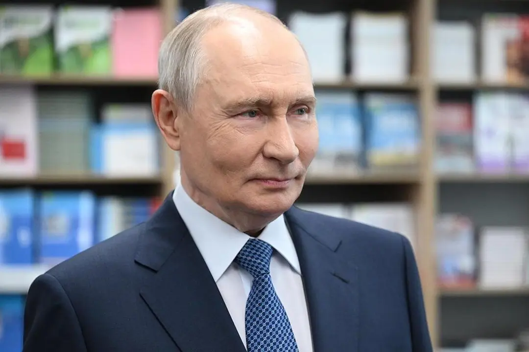 Putin threatens to seize foreign ships in response to EU detentions of Russian oil tankers