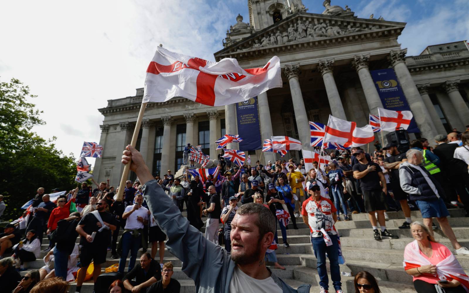 UK anti-migrant activists, counter-protesters face off in flashpoint city