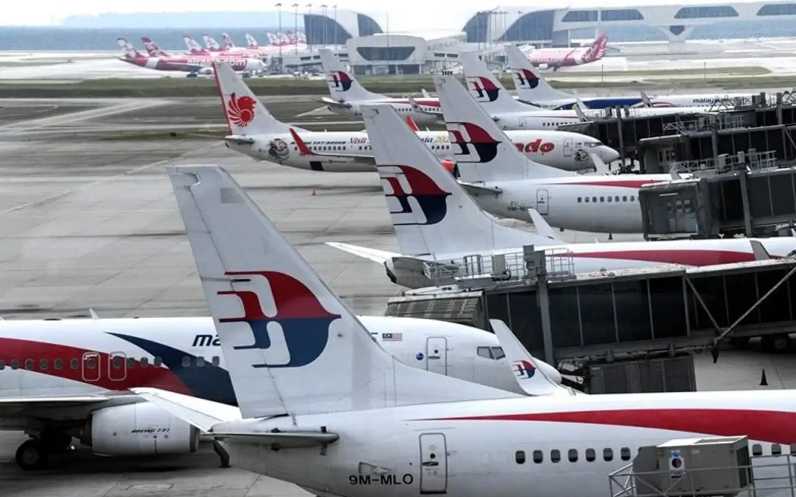 Zahid minta KPT pertimbang tiket penerbangan percuma untuk pelajar B40