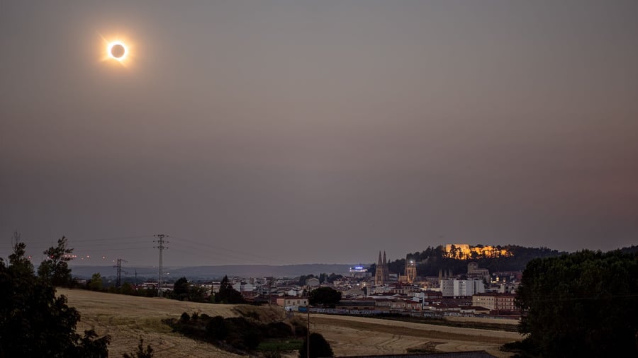 Heavenly spectacle: "Magical" - Solar eclipse delights millions in Spain