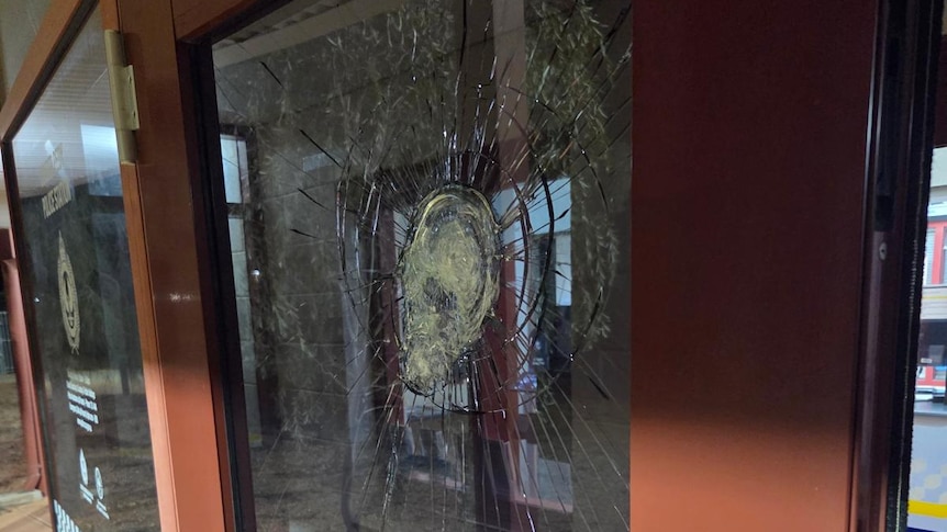 'High-risk' youth bailed, police station vandalised in outback town