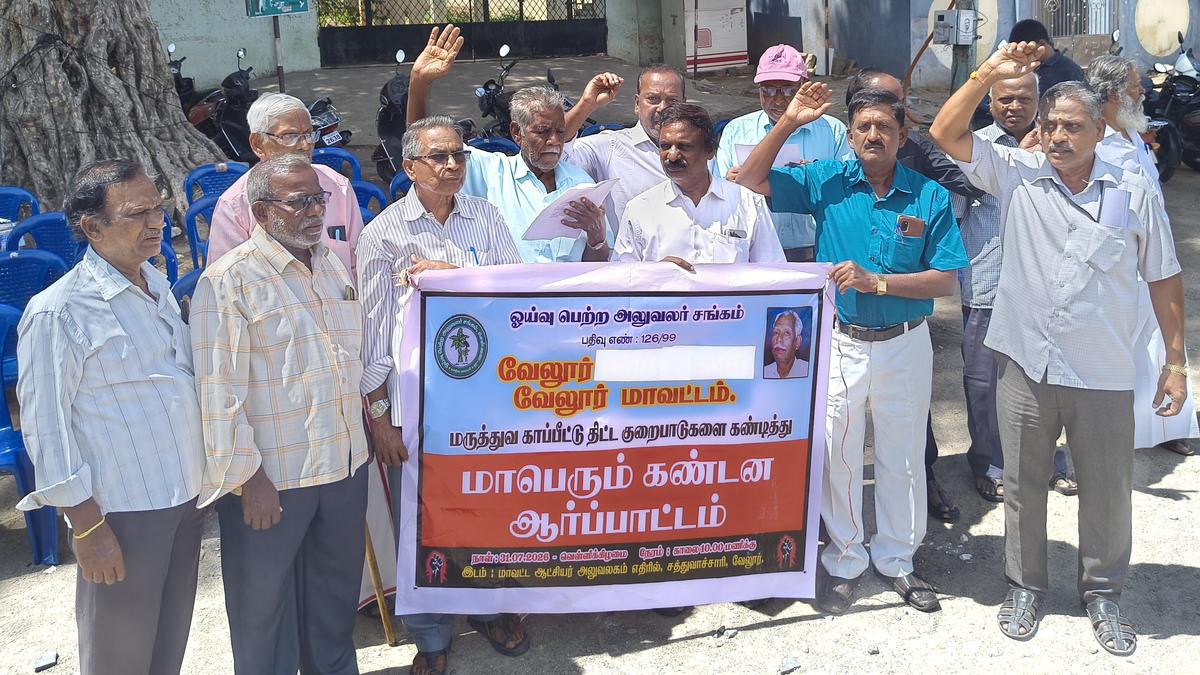 Vellore District Pensioners Association holds protest