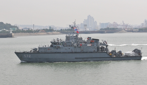 Navy conducts 1st undersea mine-sweeping trial using 'AI officer,' unmanned vessels
