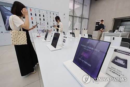Online shopping sales up 10 pct in June on mobile devices, automobiles