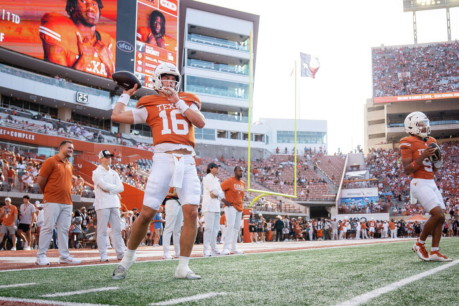 Temperatures on DKR field surpass 100 degrees for Texas vs Ohio State football, per ESPN