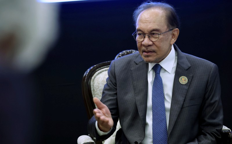 Anwar, Prabowo discuss forest fires