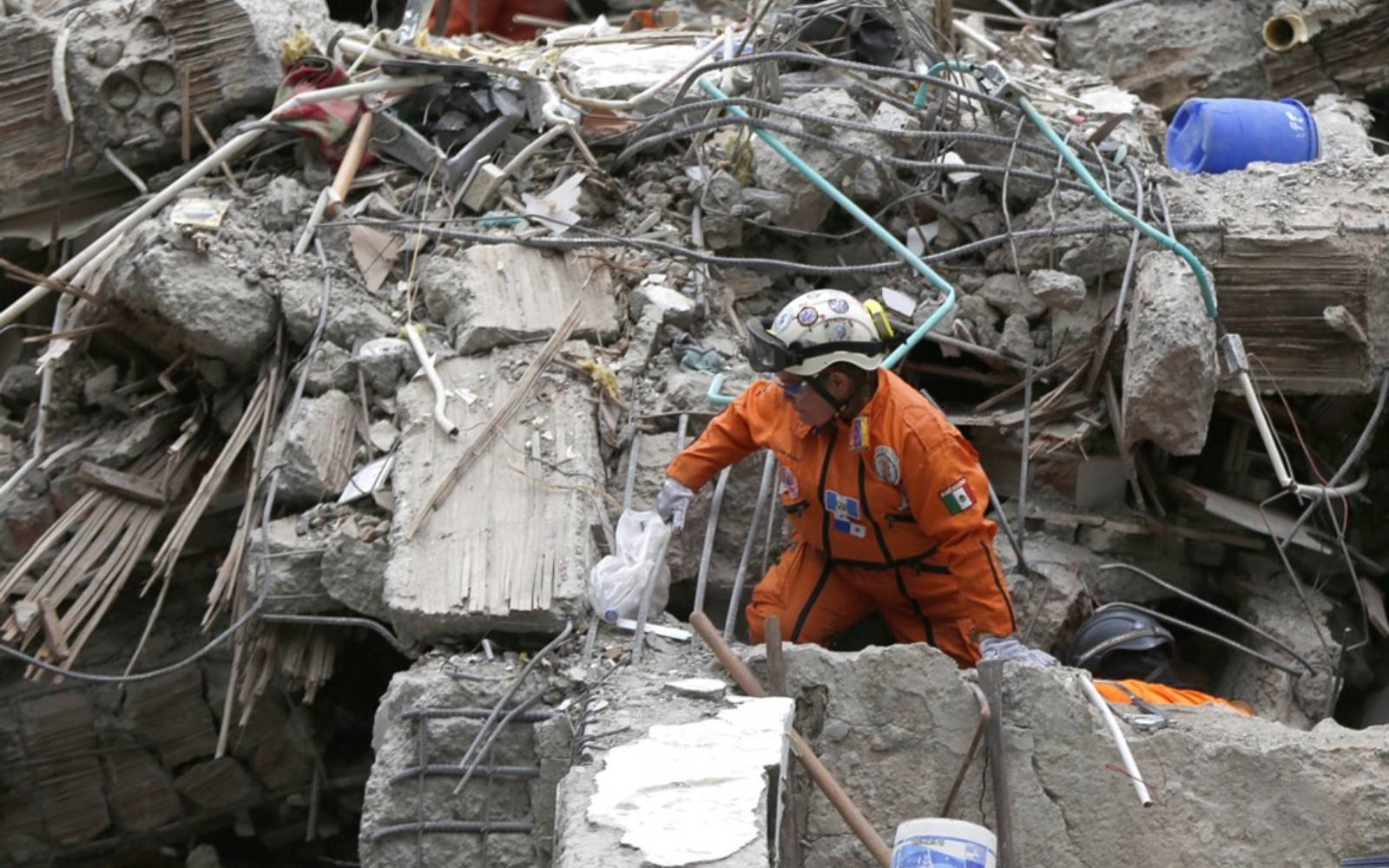 Colombia denies rejecting quake help on ideological grounds