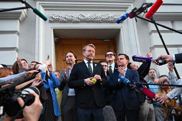 Meduza’s sources close to the Kremlin say Putin’s team registered an antiwar party as an experiment and shut it down, banning Yabloko from the ballot, when the polling came back