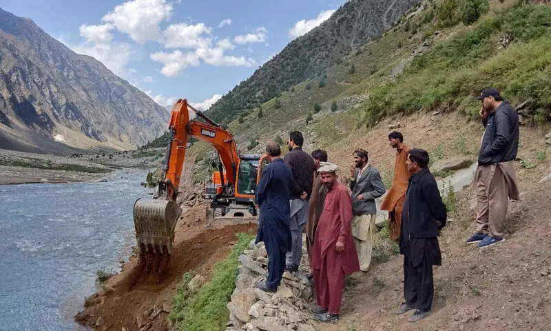 Repair of flood-hit roads under way in Kaghan and Manoor valleys