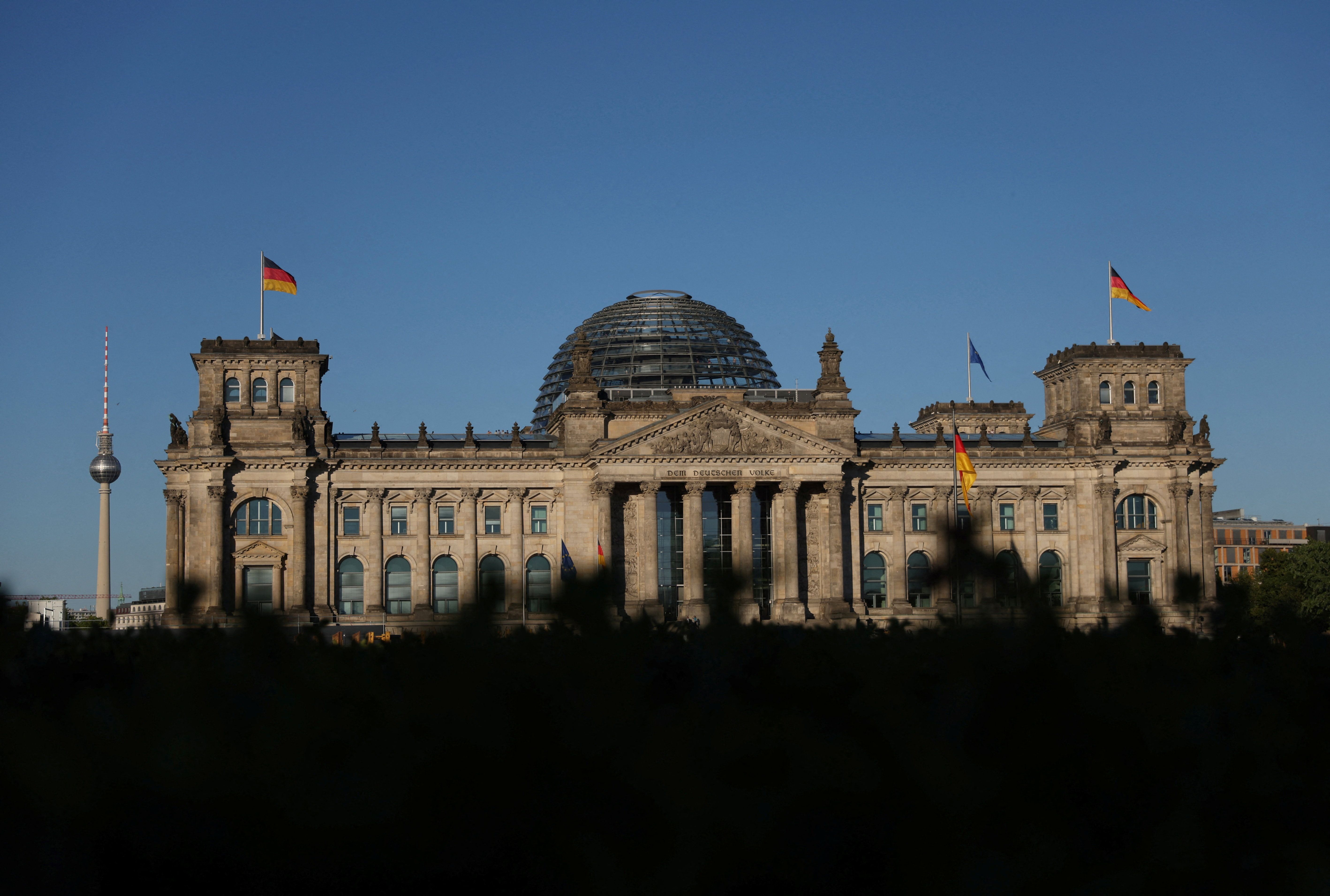 German cabinet approves new spying rules