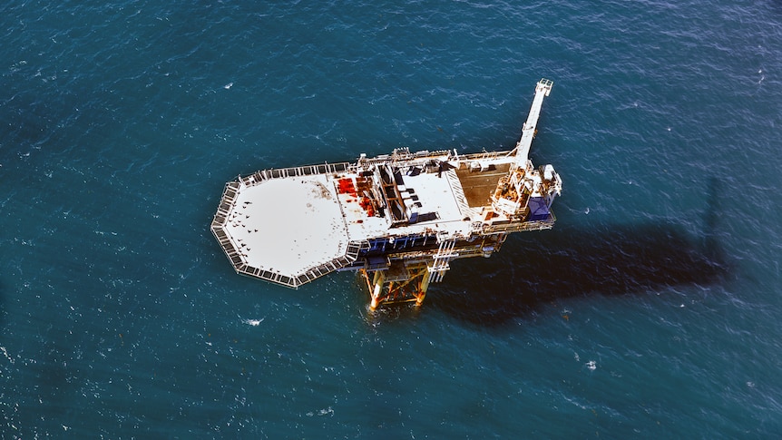 Warning for mariners as ghost rig lights goes out