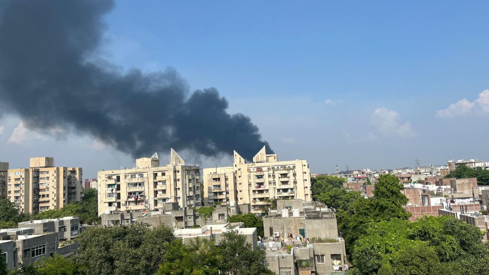 2 fire incidents reported in Delhi, 6 injured after jumping from building in panic