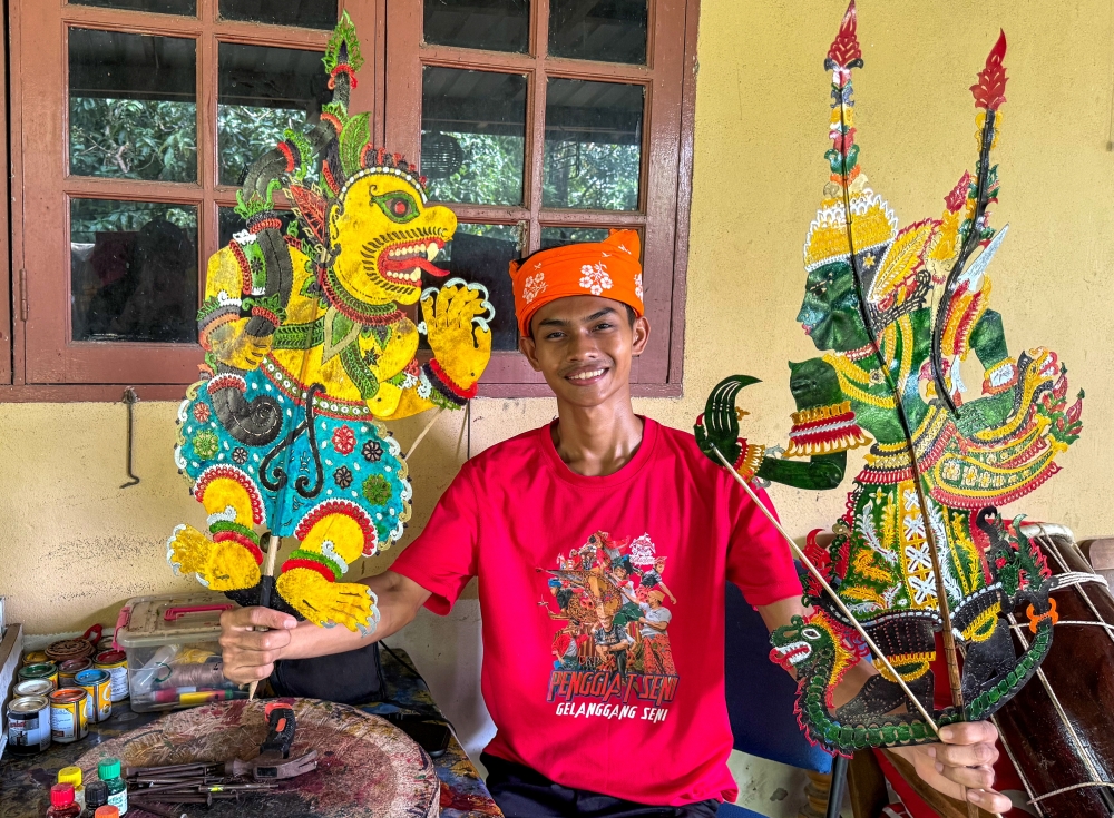 Heritage meets Gen Z hustle: Kelantan teen’s ‘wayang kulit’ puppets win fans