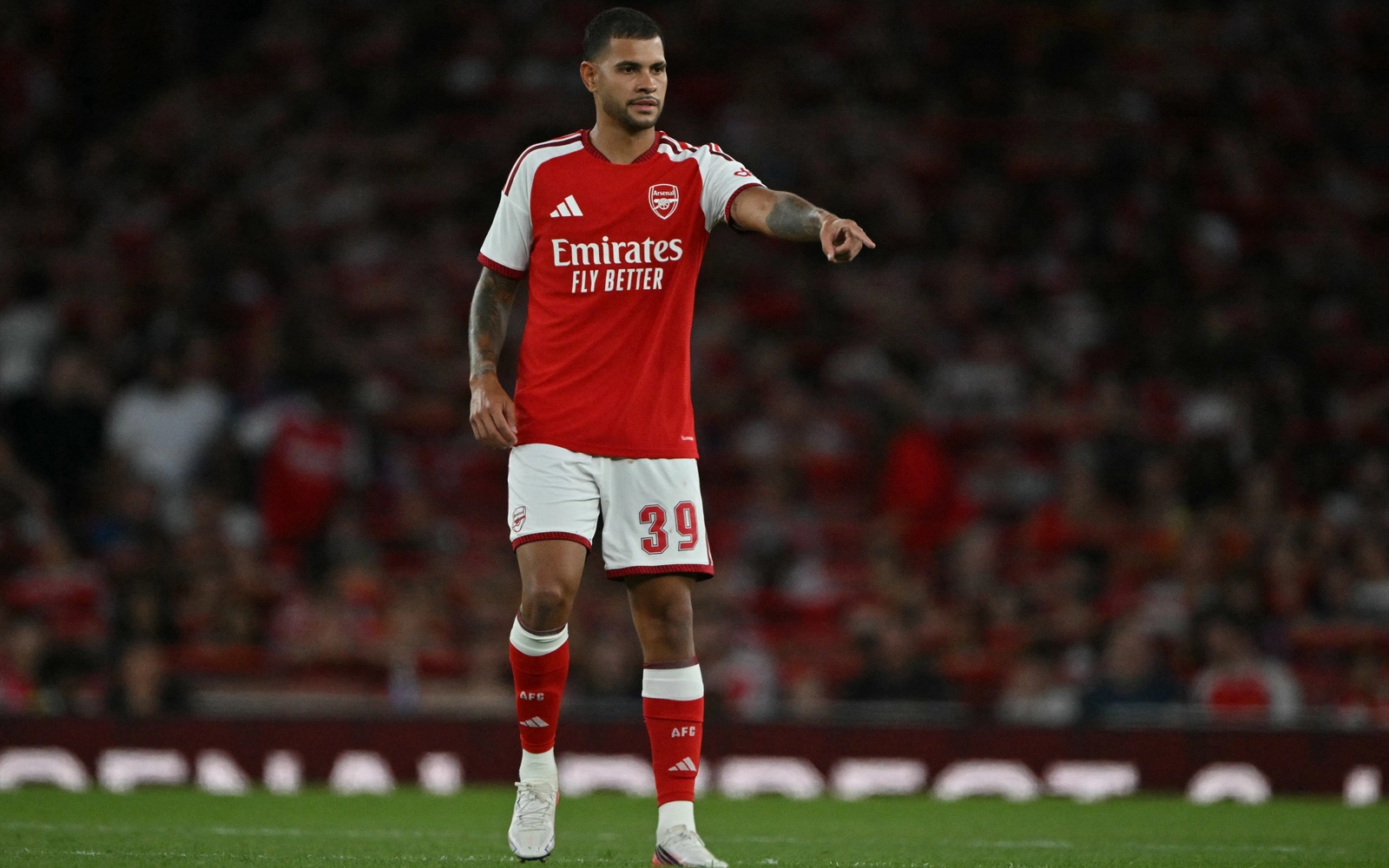Guimaraes makes Arsenal debut in Como friendly