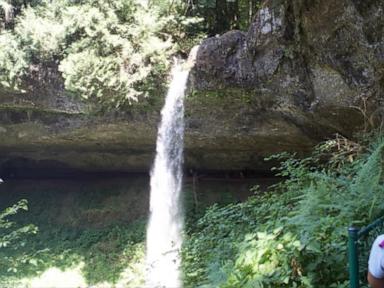 WATCH: Oregon tourist dies after falling from iconic waterfall