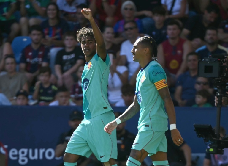 Yamal double helps Barca edge Levante thriller