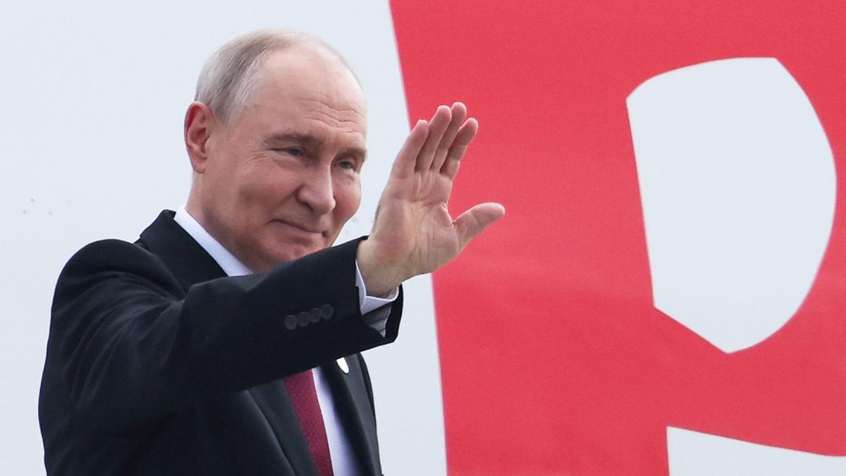 Putin seeks BRICS grain trade, insurance to fight curbs