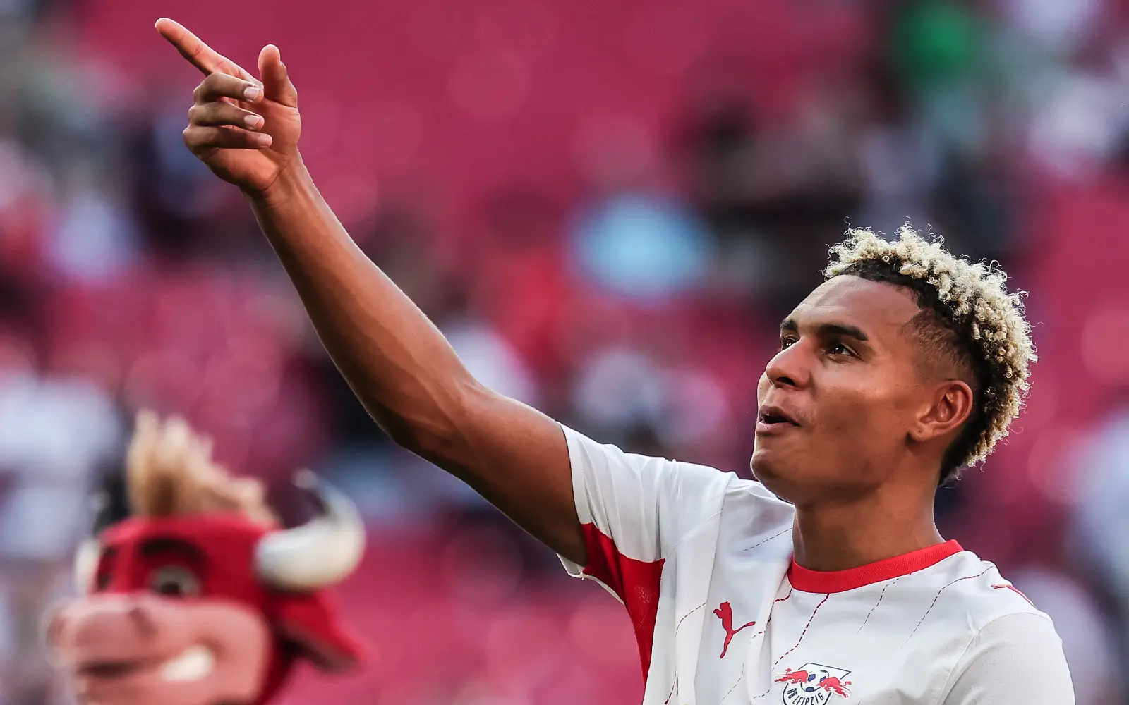 Five-star Leipzig return to form with Hamburg thumping