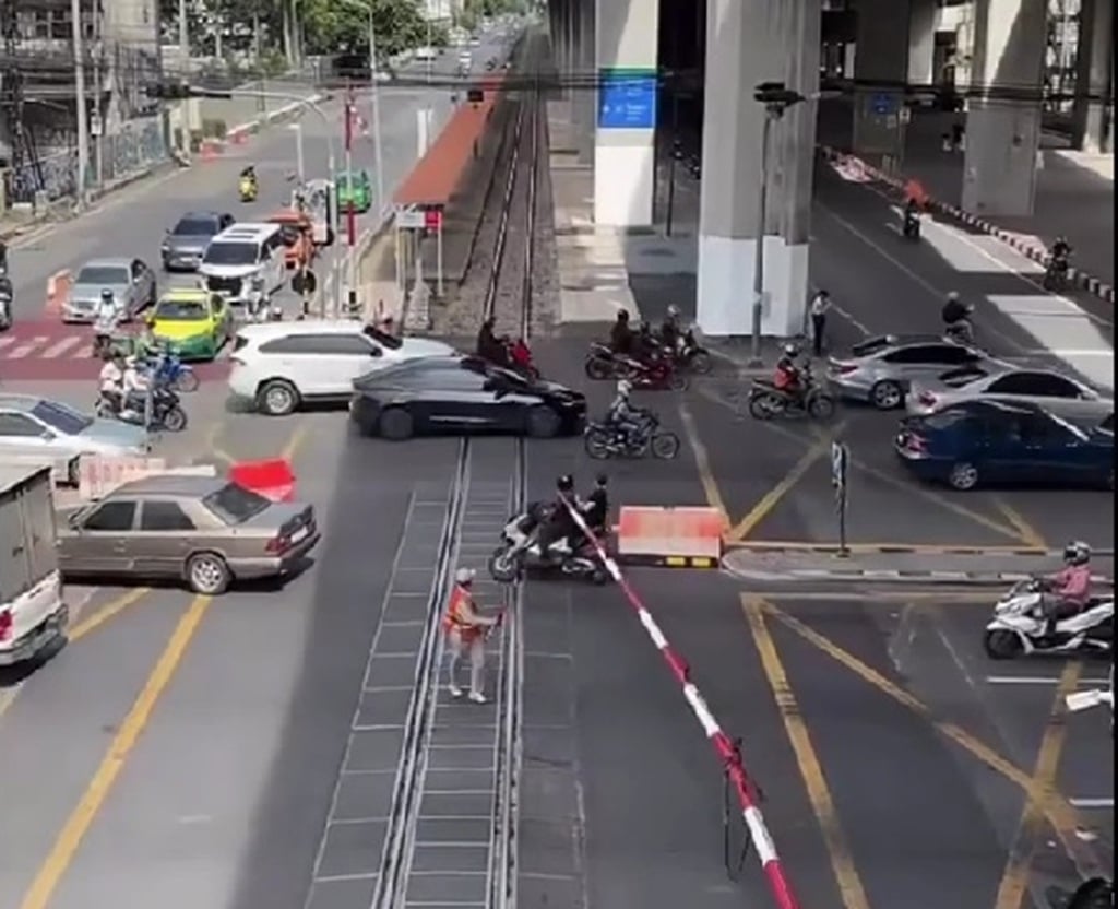 Motorcyclist Crashes After Failing to Beat Bangkok Railway Barrier