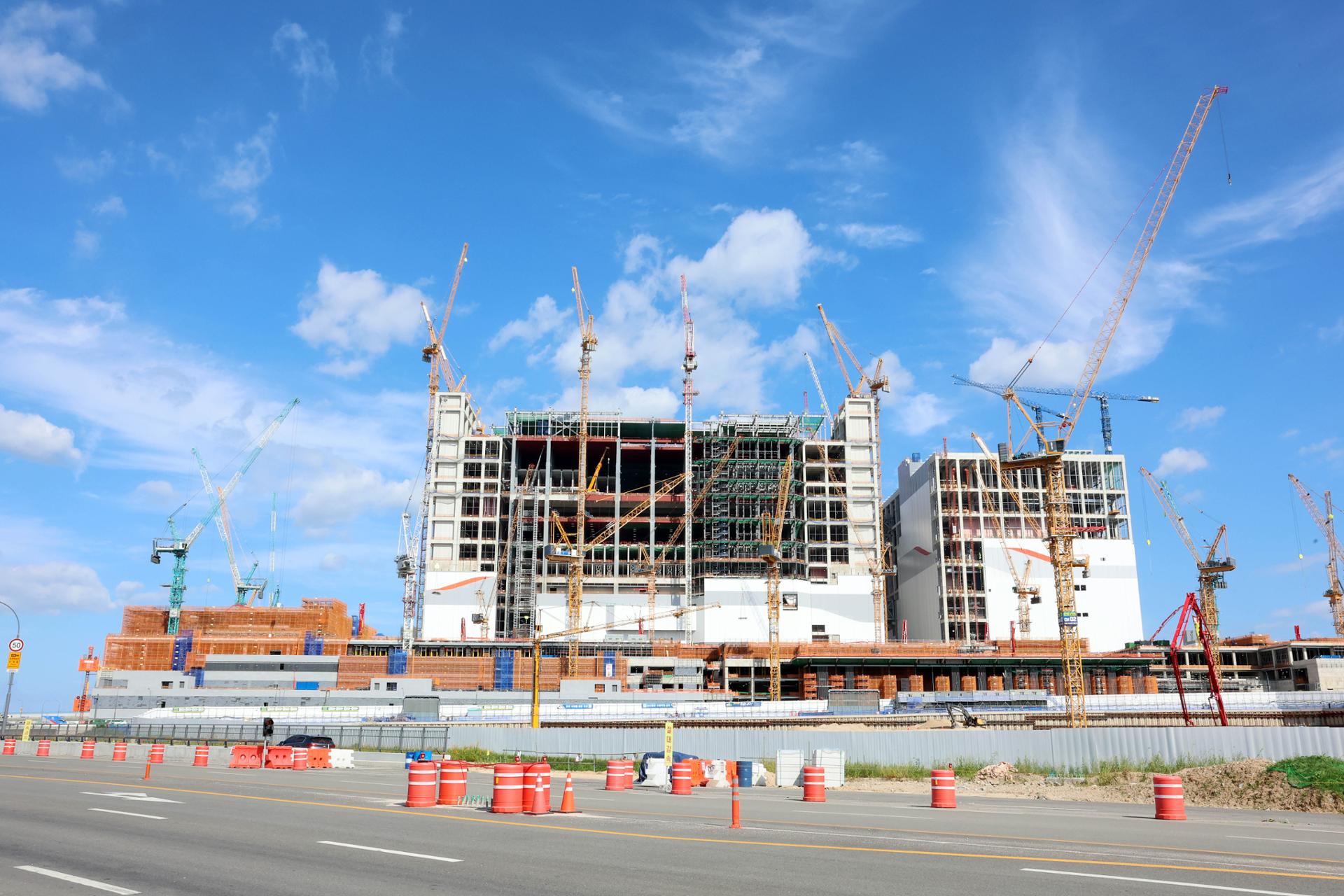 Korea vows to ease regulations to support 3 megaprojects