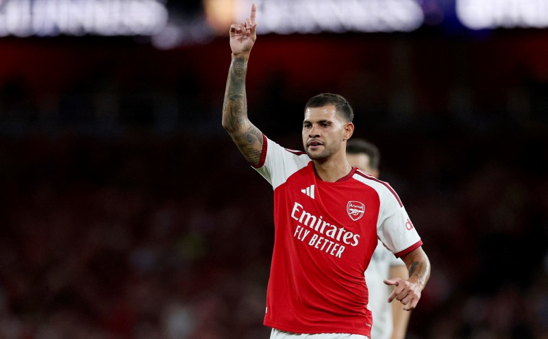 Guimaraes makes Arsenal debut in Como friendly