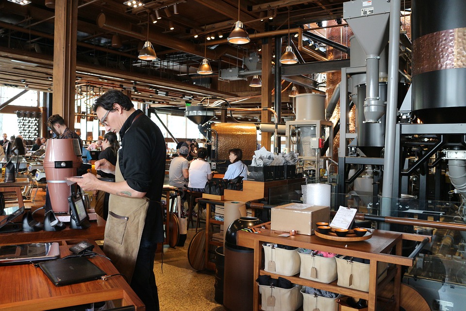Starbucks’ $1 Billion Bet on Cozy Stores Faces a Margin Test