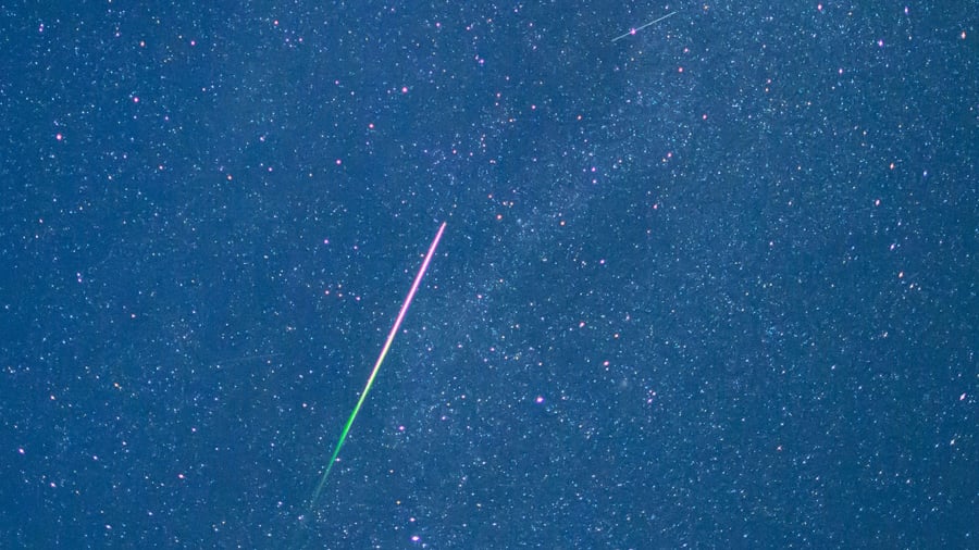 Dust particles from a comet: A meteor shower followed the solar eclipse