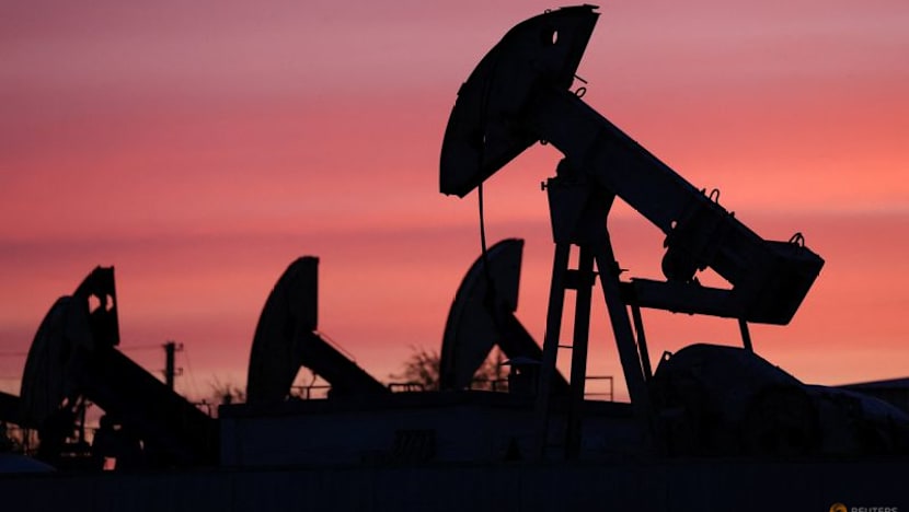 Oil prices sink on Middle East hopes, yen extends gains after joint intervention