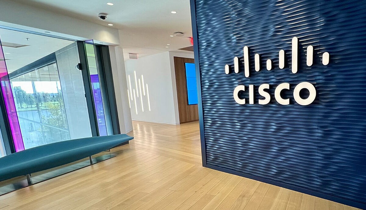 Cisco beats Q4 estimates, issues strong Q1 outlook