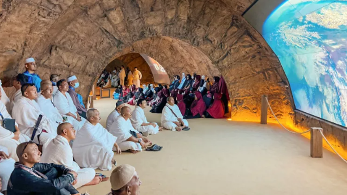 Guests of King Salman Umrah Program visit Revelation Exhibition in Makkah