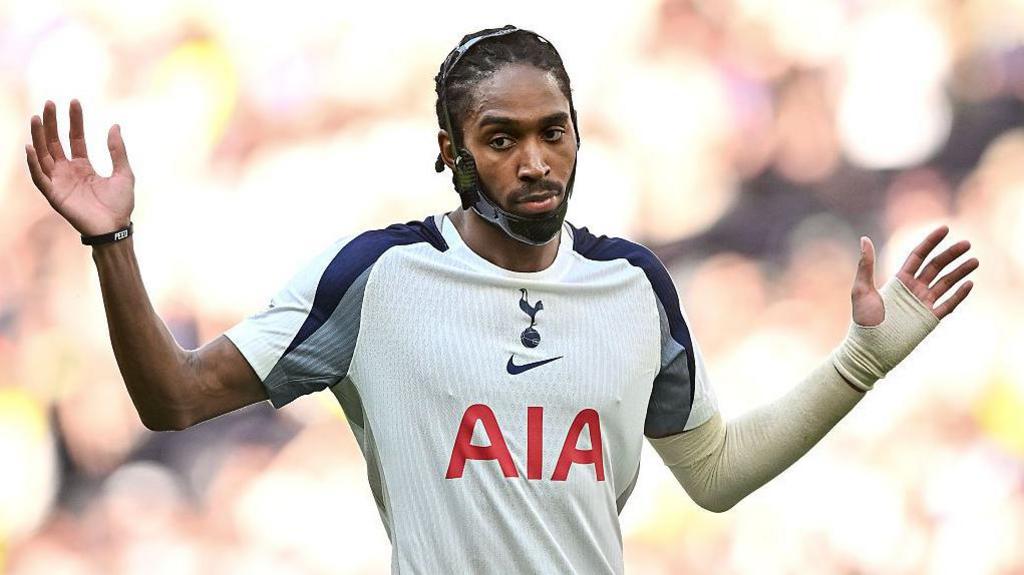 Inter in advanced talks for Spurs full-back Spence
