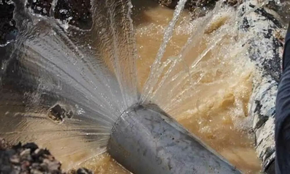 KWSC repairs leaking water pipeline