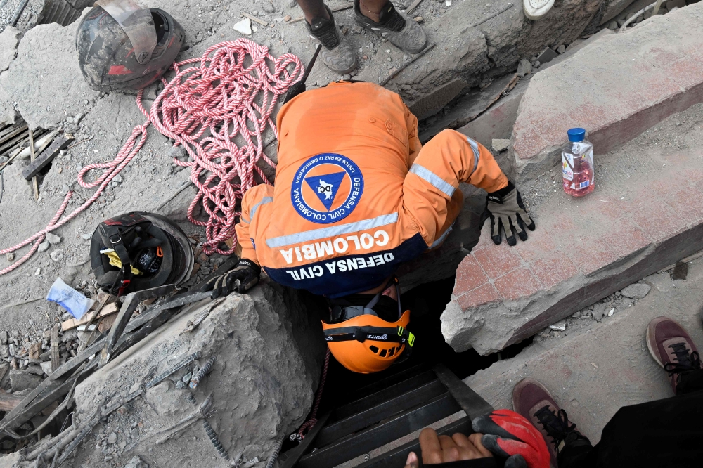 Colombia quake death toll hits 265 as rescuers enter final search phase